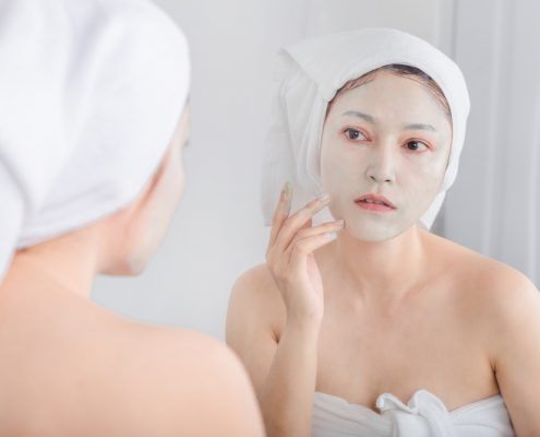 Applying of Face Mask | Shinagawa Aesthetics Blog
