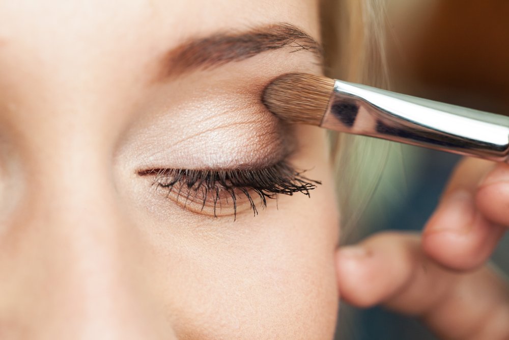 Is Makeup Bad For Your Eyes? | Shinagawa LASIK Blog
