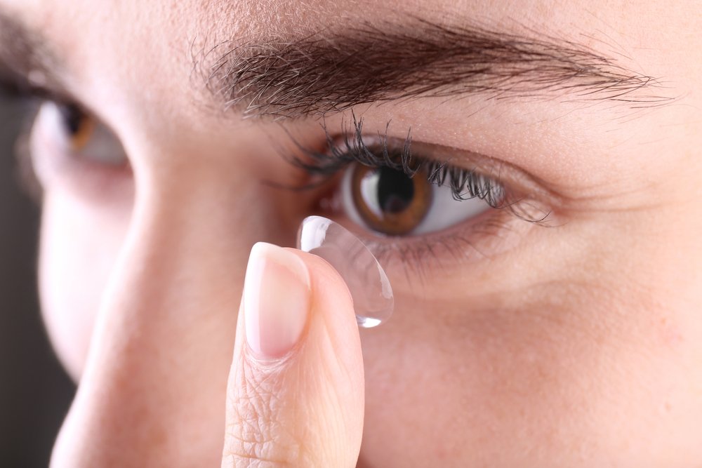 Risks of Contact Lens vs Benefits of LASIK | Shinagawa LASIK Blog