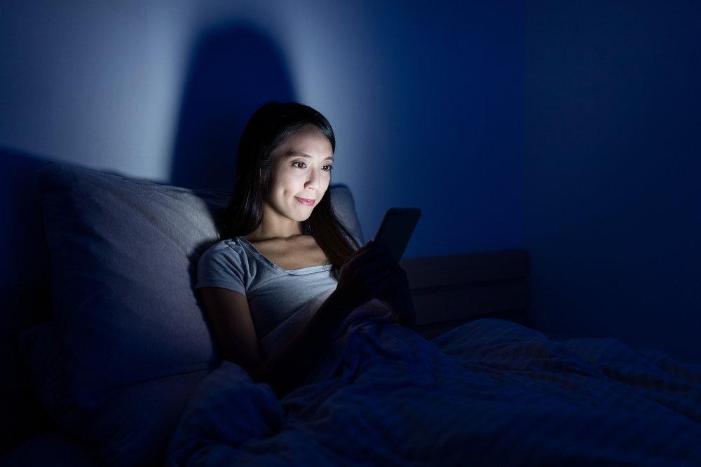 How Blue Light From Your Screens Affect Your Skin Health | Shinagawa Aesthetics Blog